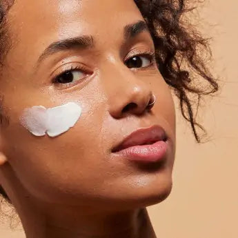 Découvrez les bienfaits de la crème visage au lait de chèvre bio pour une peau éclatante !