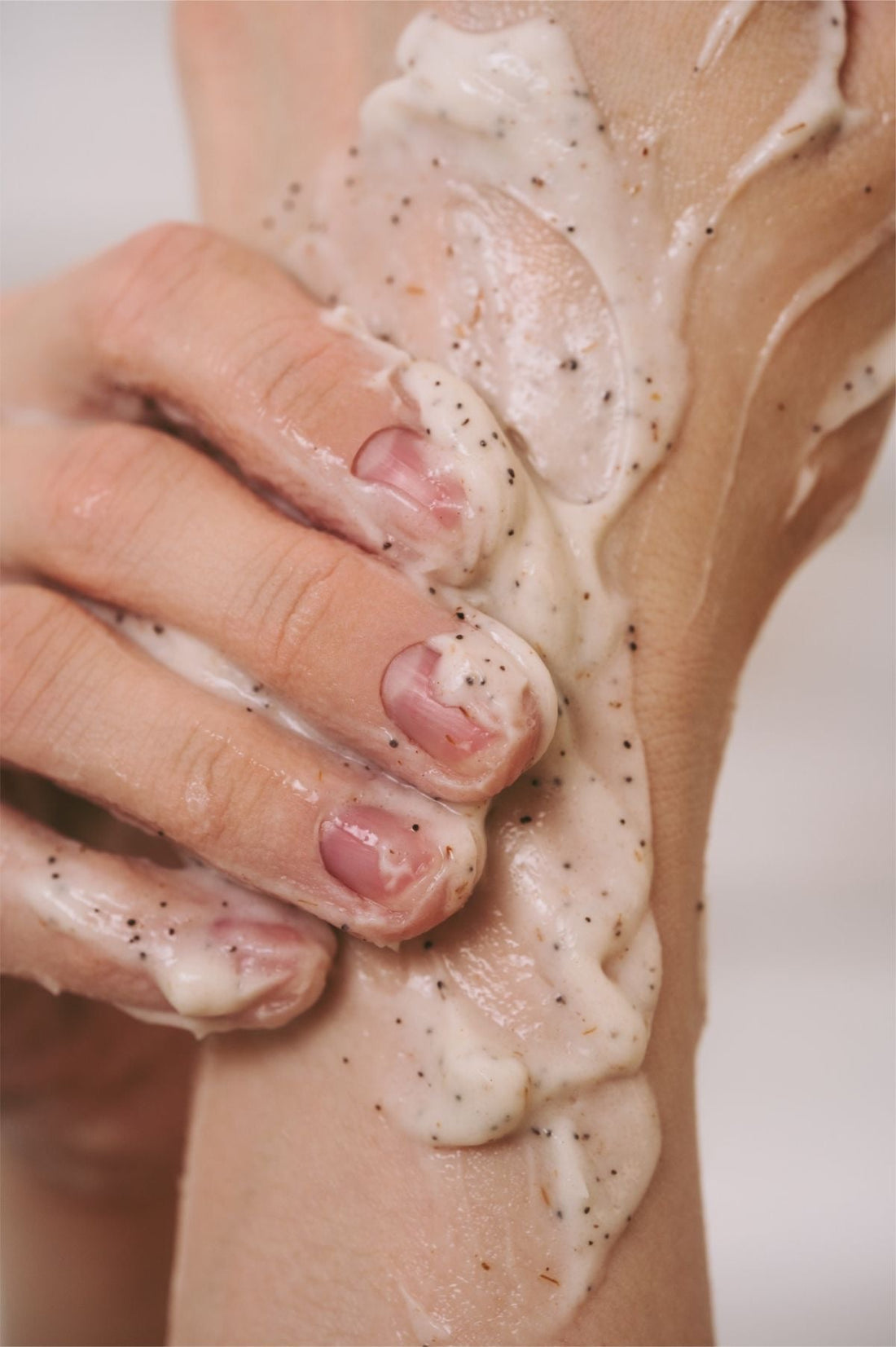 Pourquoi intégrer le gommage corps Miraria dans sa routine beauté