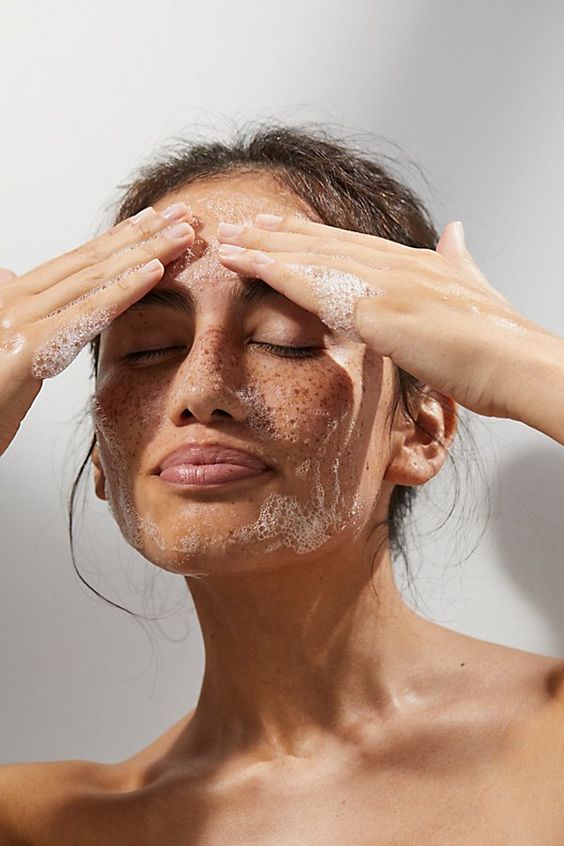 Savon Exfoliant aux Grains de Noyaux d’Abricots